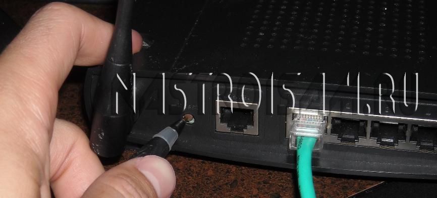 router-reset-button-001.jpg