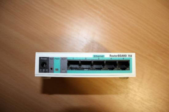 Mikrotik-RB750-Back-Side-550x366.jpg