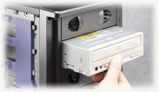 ustanovka-v-korpus-dvd-552x318.jpg