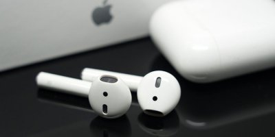 1568403643_kak-sbrosit-nastroyki-na-naushnikah-airpods-1.jpg.pagespeed.ce.sExnuJdX2Z.jpg