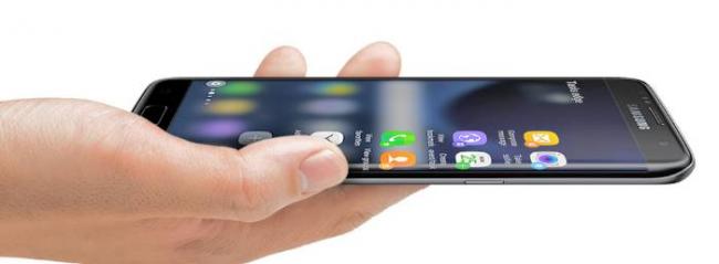 Samsung-Galaxy-S7official-v-ruke.jpg