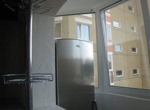 holodilnik-na-balkone-300x221.jpg