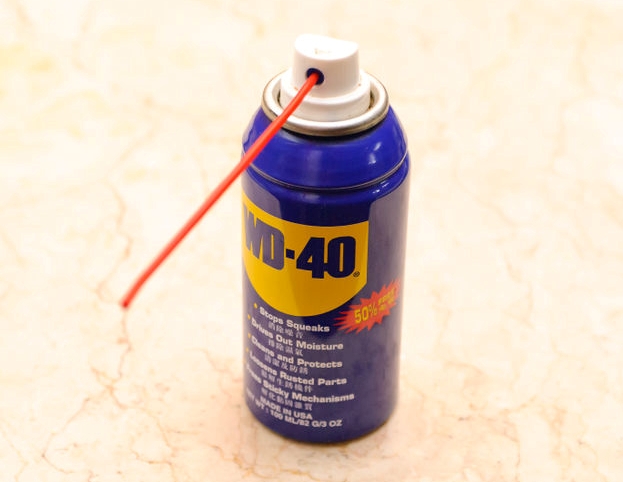 WD-40-optimalen-dlya-smazki-petel.jpg