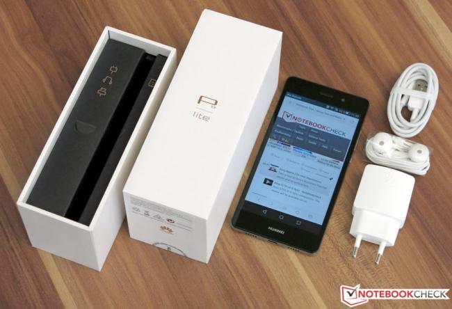 Unboxing-Huawei-P8-Lite-and-what-in-the-box-900x616.jpg